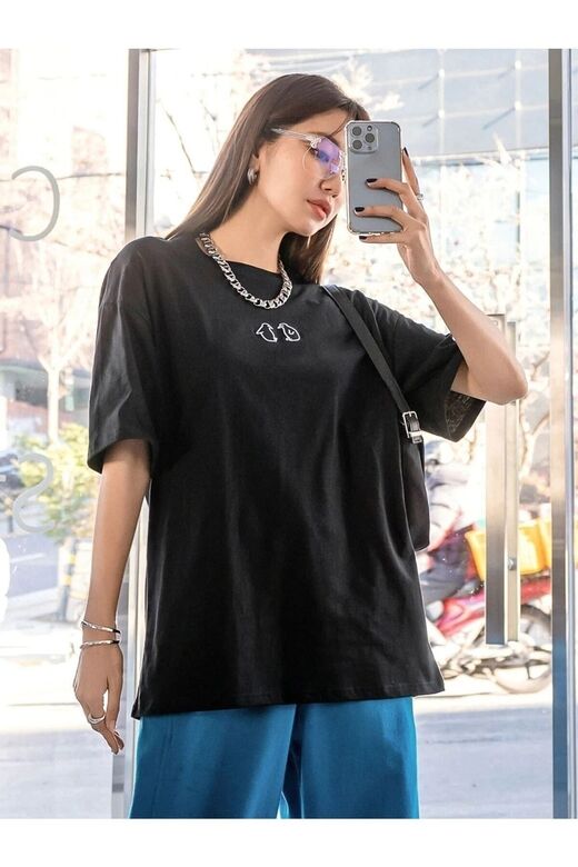 Kadın Siyah Penguen Baskılı Oversize T-shirt