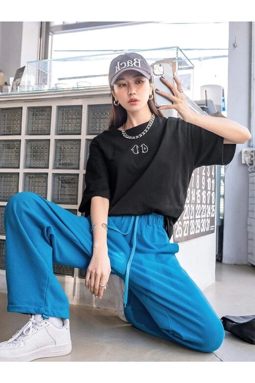 Kadın Siyah Penguen Baskılı Oversize T-shirt