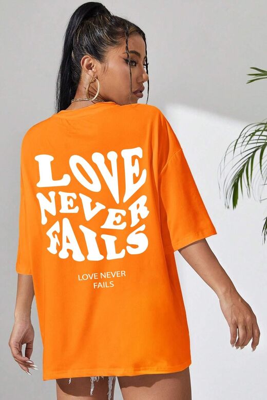 Unisex Love Never Fails Baskılı T-shirt