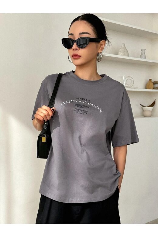 Kadın Füme Clarity And Candor Baskılı Oversize T-shirt