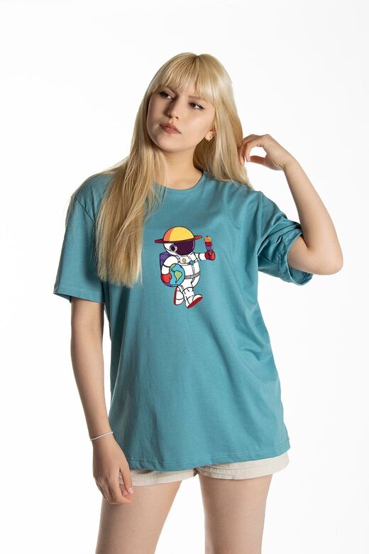 Kadın Turkuaz Önü Dondurmalı Astronot Baskılı Bisiklet Yaka Oversize Pamuklu T-shirt
