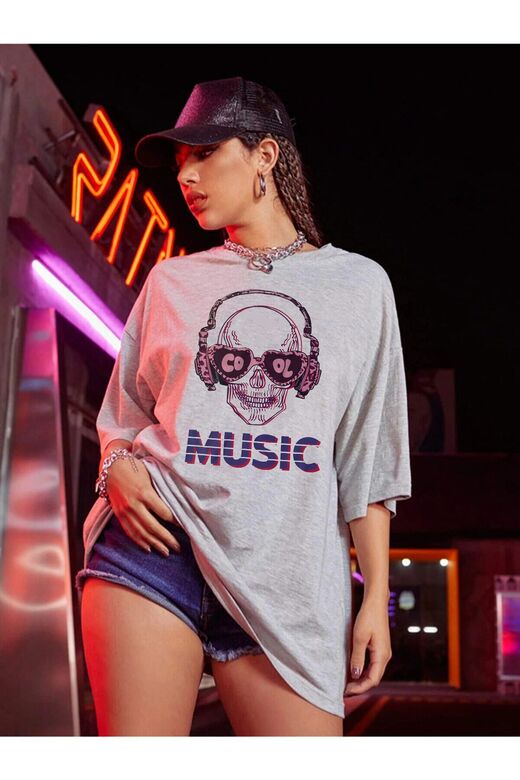 Kadın Gri Oversize T-shirt Music Ön Baskılı Tişört
