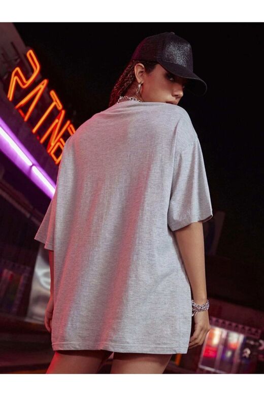 Kadın Gri Oversize T-shirt Music Ön Baskılı Tişört