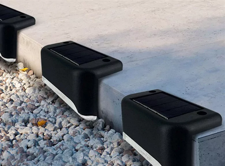 Solar Güneş Enerjili Şarj Edilen Köşebent Merdiven Veranda Bahçe Led Lamba Siyah