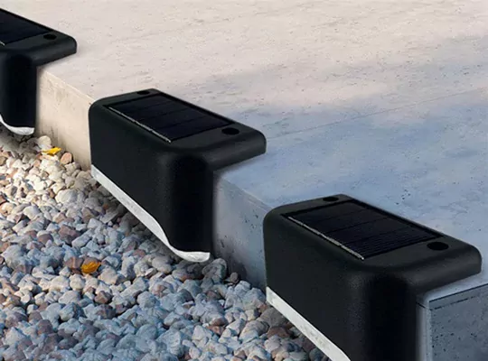 Solar Güneş Enerjili Şarj Edilen Köşebent Merdiven Veranda Bahçe Led Lamba Siyah