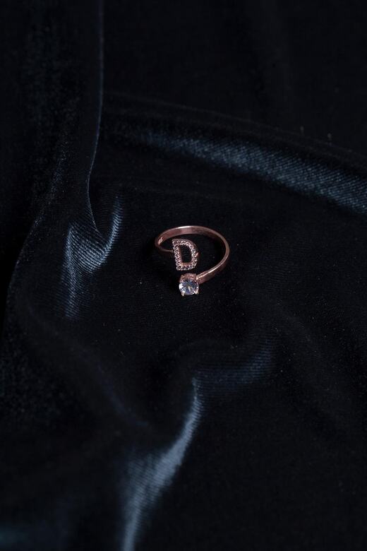 Ninova Silver Ayarlanabilir Gümüş Tek Taş ve D Harfi Yüzük NNVSLVR02127