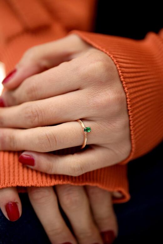 İzla Design Kadın Zümrüt Taşlı Rose Kaplama Gümüş Minimal Yüzük İZLASLVR00015