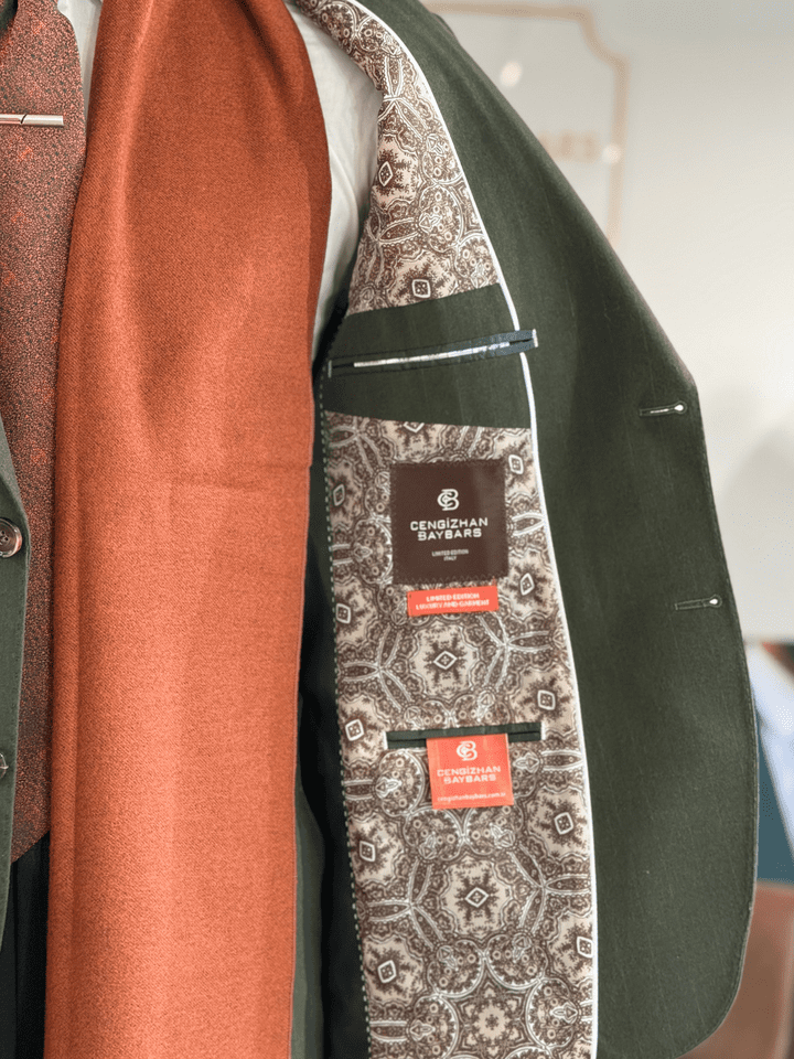 ŞARDONLU SİVRİ YAKA TAKIM ELBİSE