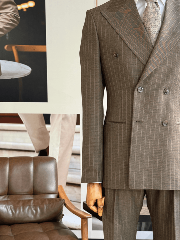 ŞARDONLU KRUVAZE TAKIM ELBİSE