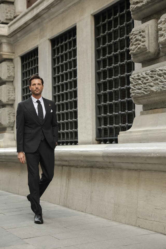 SİVRİ YAKA İKİLİ TAKIM ELBİSE