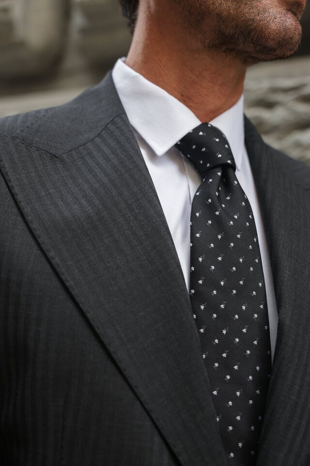 SİVRİ YAKA İKİLİ TAKIM ELBİSE