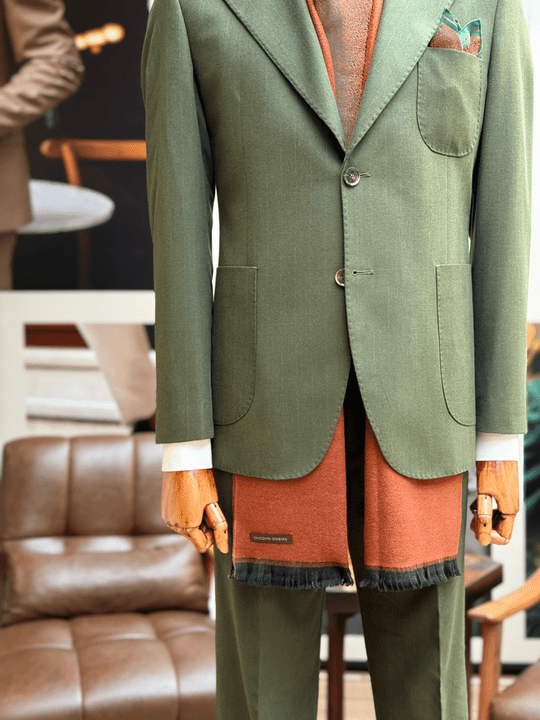 ŞARDONLU SİVRİ YAKA TAKIM ELBİSE