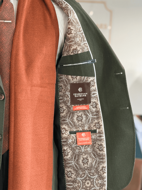 ŞARDONLU SİVRİ YAKA TAKIM ELBİSE