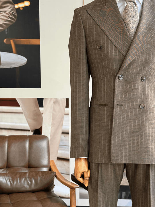 ŞARDONLU KRUVAZE TAKIM ELBİSE