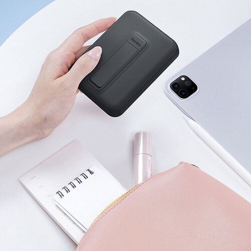 Magsafe Powerbank Benks MP09 Magnetik Standlı İnce Tasarımlı Powerbank 6000mAh 5W Siyah