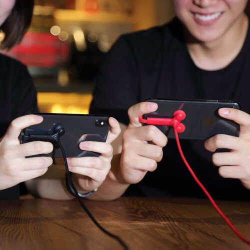 Benks D30 Lightning Çift Vantuzlu Oyun Şarj Kablosu 2 Metre