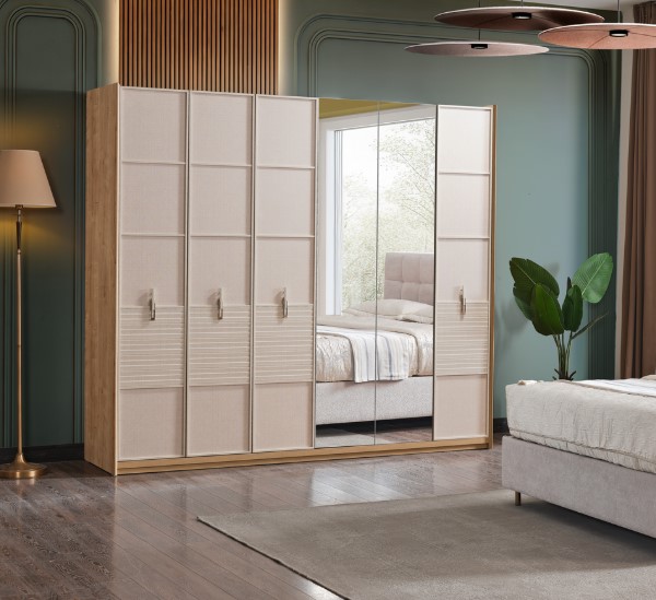 Elif Lugano Yatak Odası