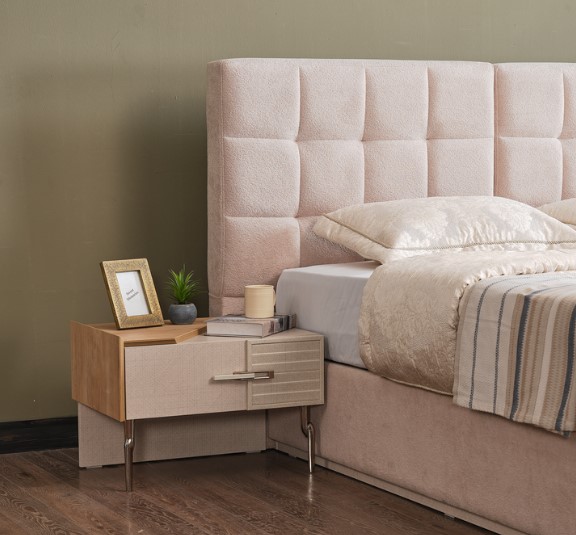 Elif Lugano Yatak Odası