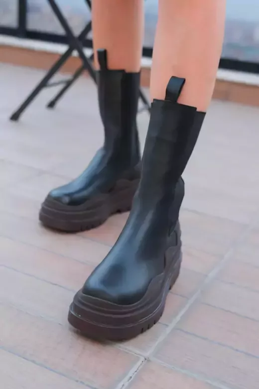 Kadın Siyah Deri Bot