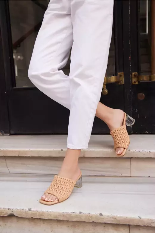 Kadın Koyu Krem Hakiki Deri Topuk Detaylı Terlik