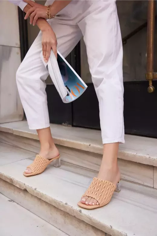 Kadın Koyu Krem Hakiki Deri Topuk Detaylı Terlik