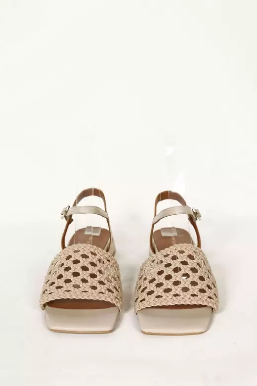 Kadın Bej Alçak Topuklu Örgülü Sandalet