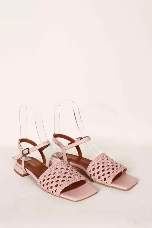 Kadın Bej Alçak Topuklu Örgülü Sandalet