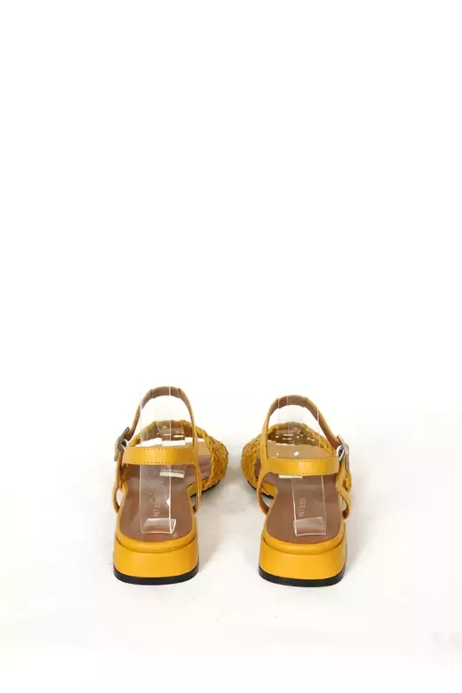 Kadın Bej Alçak Topuklu Örgülü Sandalet