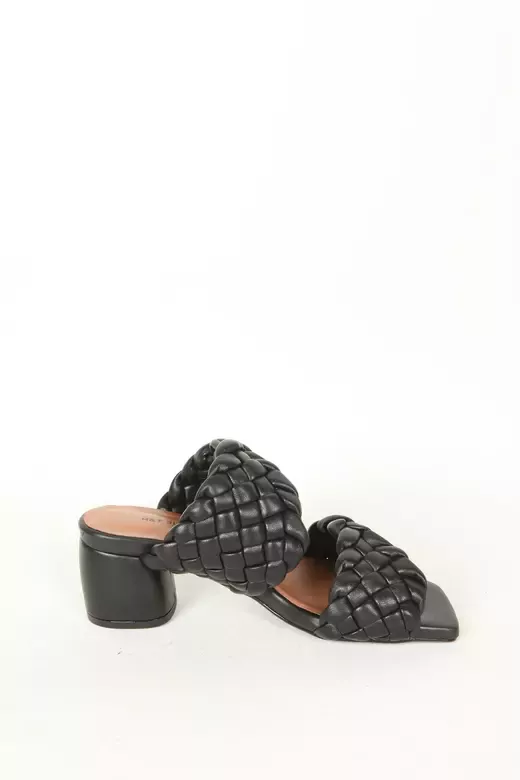 Kadın Beyaz Örgülü Terlik