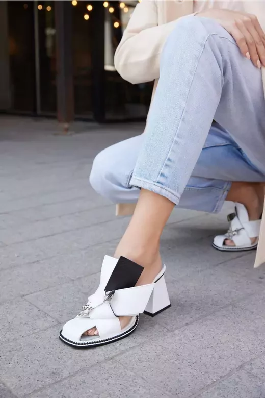 Kadın Deri Terlik Topuk Detaylı Beyaz