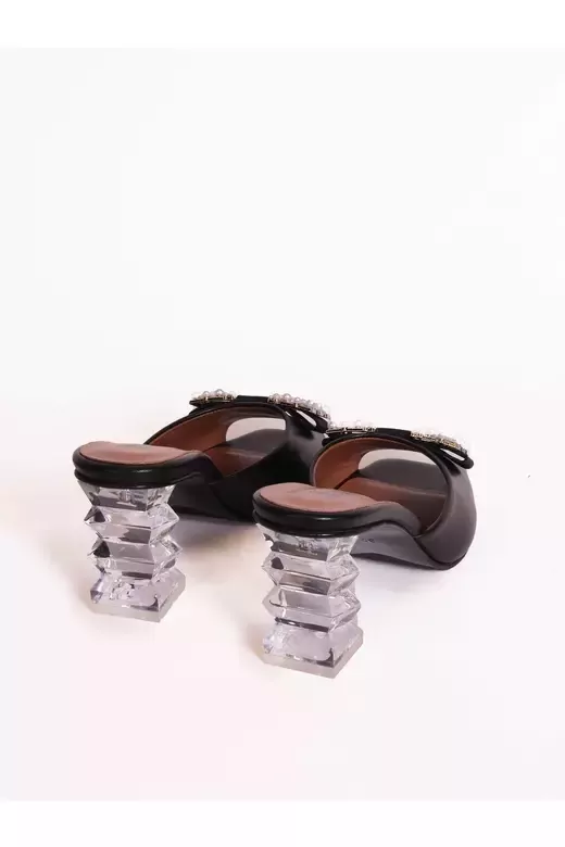 Kadın Deri Terlik Aksesuar Ve Topuk Detaylı Siyah