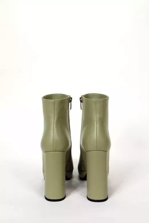 Kadın Yeşil Deri Platform Bot