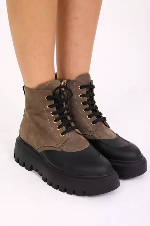 Kadın Siyah Deri Bot