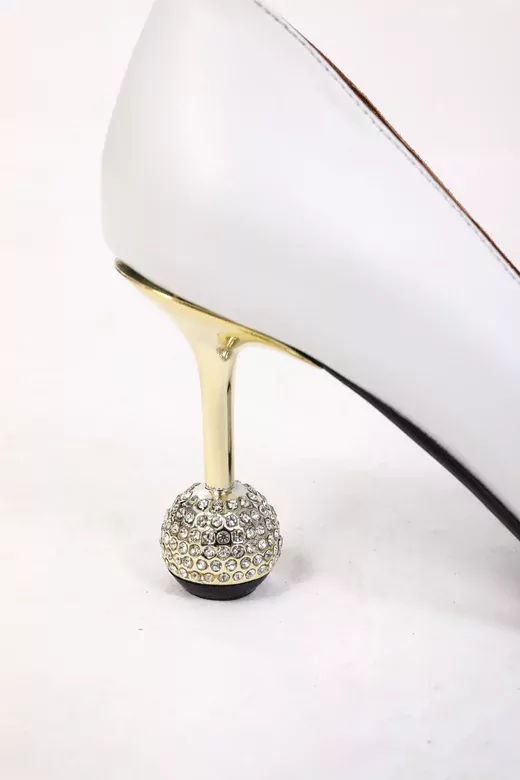 Kadın Beyaz Deri Topuk Ve Aksesuar Detaylı