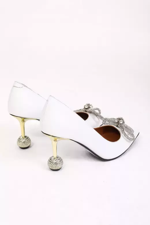 Kadın Beyaz Deri Topuk Ve Aksesuar Detaylı