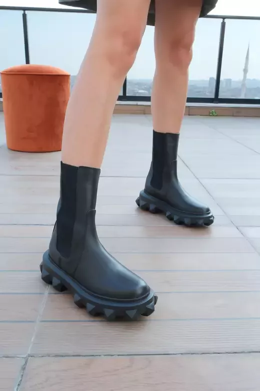 Kadın Siyah Deri Taban Detaylı Bot