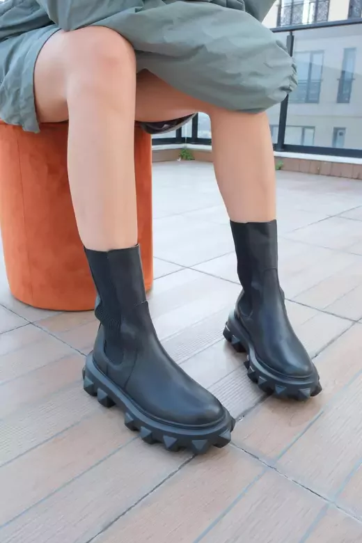 Kadın Siyah Deri Taban Detaylı Bot