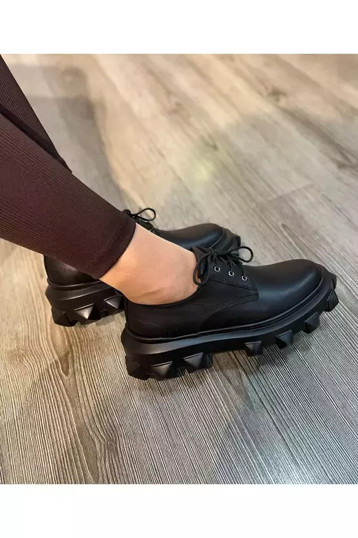 Kadın Siyah Hakiki Deri Detaylı Ayakkabı