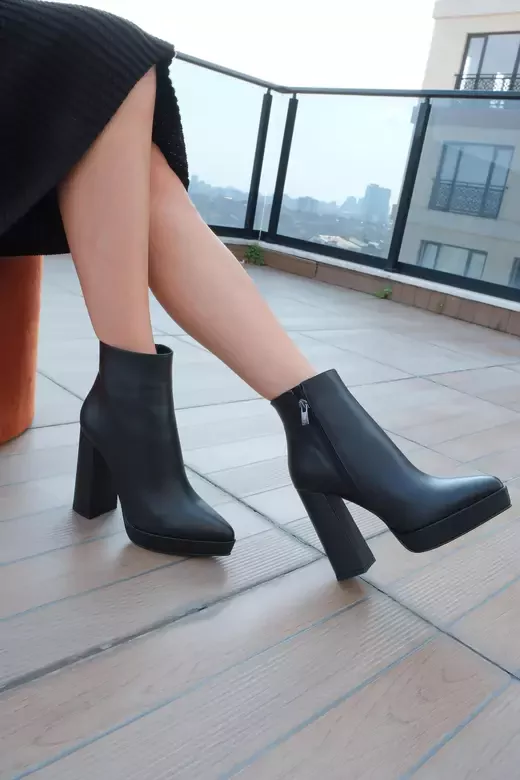 Kadın Yeşil Deri Platform Bot