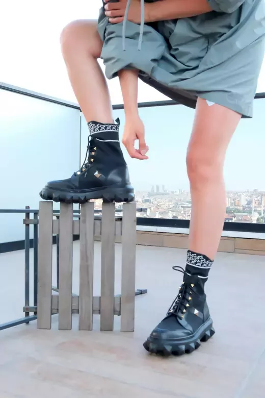 Kadın Siyah Beyaz Hakiki Deri Bot