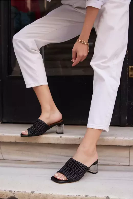 Kadın Koyu Krem Hakiki Deri Topuk Detaylı Terlik