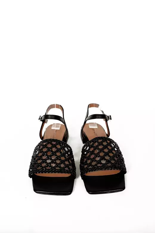 Kadın Bej Alçak Topuklu Örgülü Sandalet