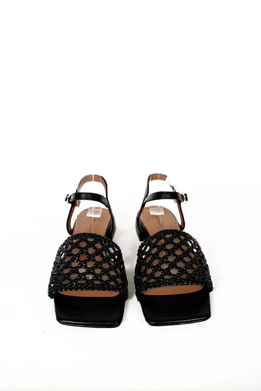 Kadın Bej Alçak Topuklu Örgülü Sandalet