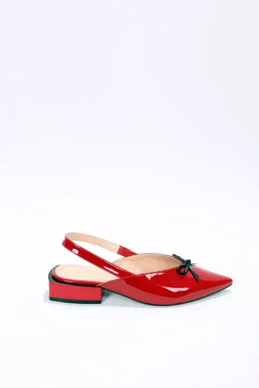 Kadın Kırmızı Toka Detaylı Rugan Ayakkabı