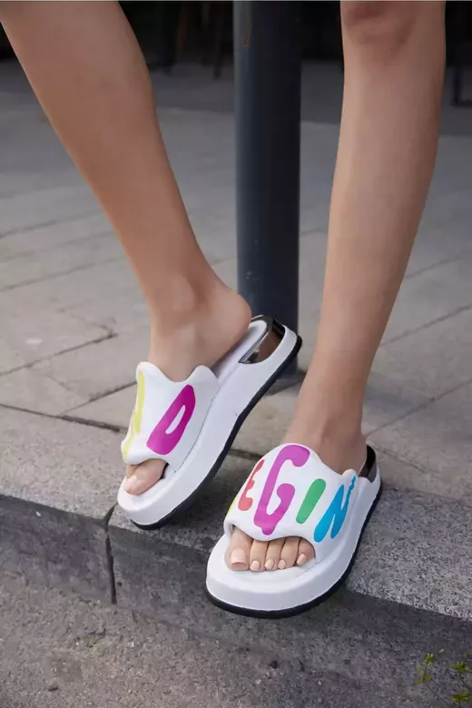 Kadın Deri Terlik Topuk Detaylı Beyaz