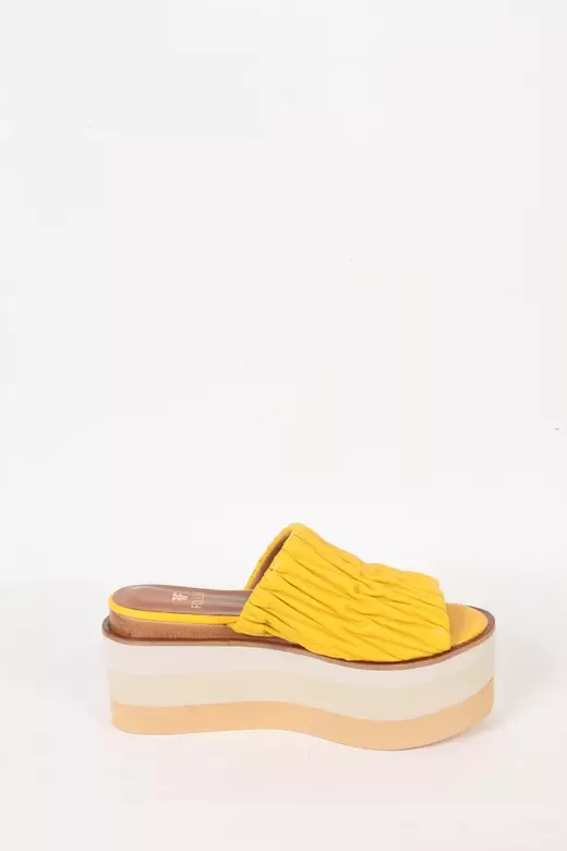 Kadın Sarı Hakiki Deri Dolgu Topuk Terlik