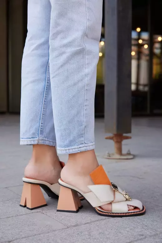 Kadın Deri Terlik Topuk Detaylı Beyaz