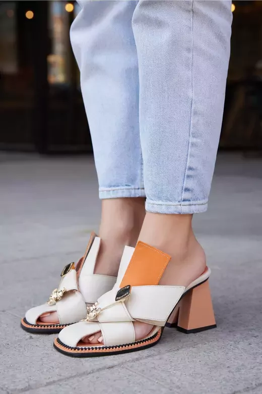 Kadın Deri Terlik Topuk Detaylı Beyaz