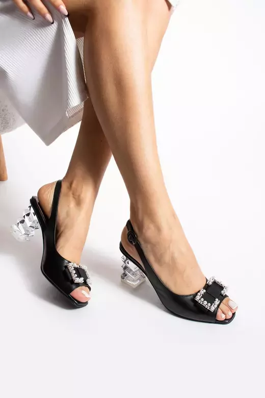 Kadın Siyah Hakiki Deri Aksesuar Detaylı Topuklu Ayakkabı