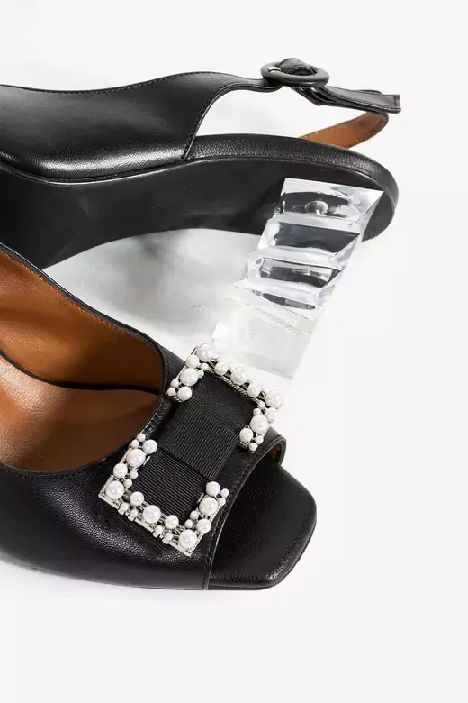 Kadın Siyah Hakiki Deri Aksesuar Detaylı Topuklu Ayakkabı